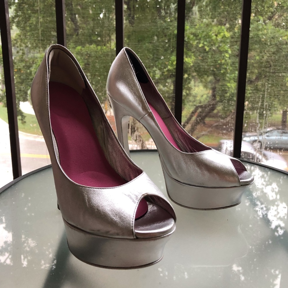 Bell heel silver pumps st. Laurent in great shape
